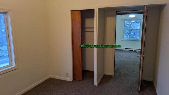 Building Photo - 534 E Bradford St