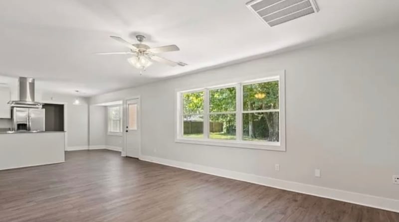 Building Photo - 516 Camellia Dr