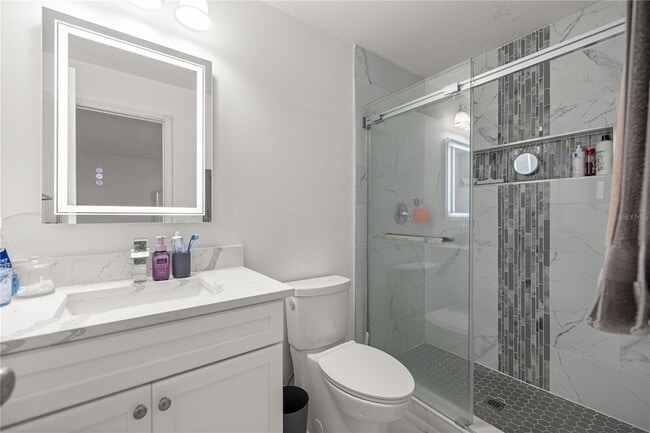 Building Photo - 7191 Hemlock Rd