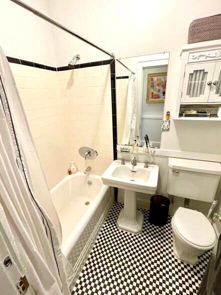 Building Photo - 140 Marlborough St