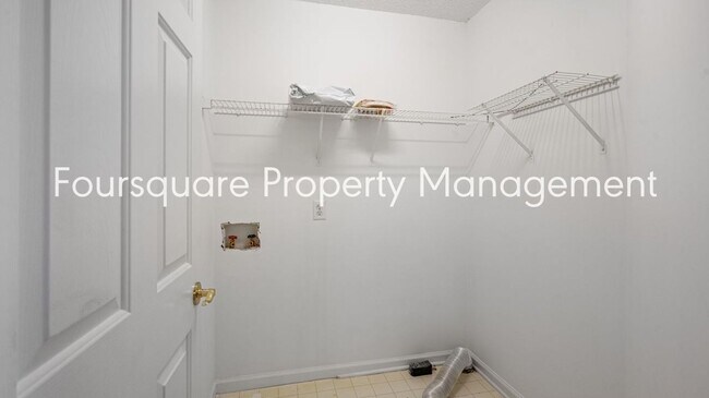 Building Photo - End Unit Townhome | Sunroom| Community Poo...