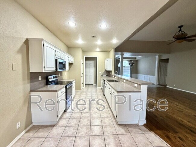 Building Photo - 204 N Magnolia Ct