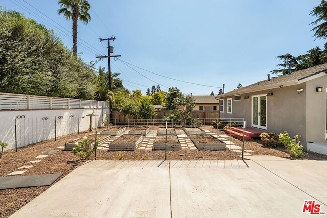 Building Photo - 8906 Earhart Ave