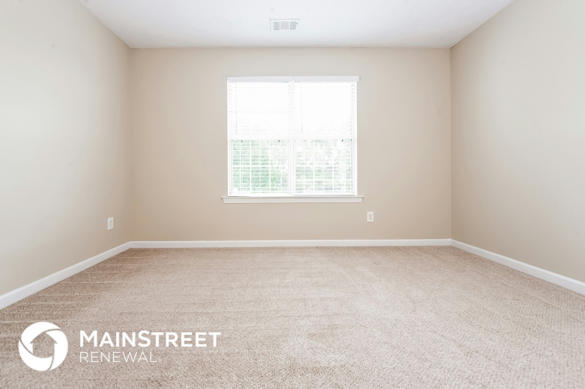 Building Photo - 10576 Day Lily Dr