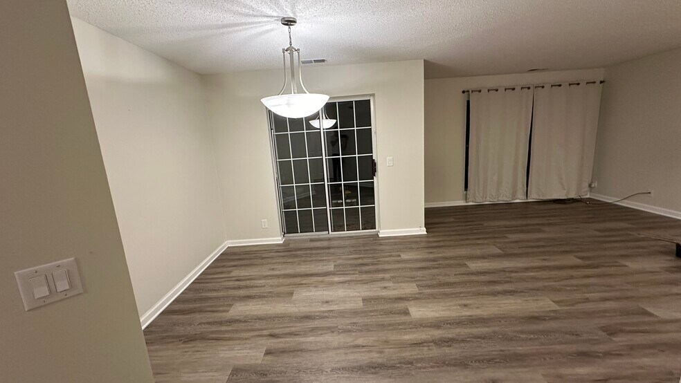 Building Photo - 6010 Chasewood Pky