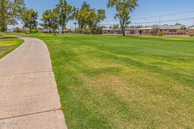 Building Photo - 12640 N Pebble Beach Dr