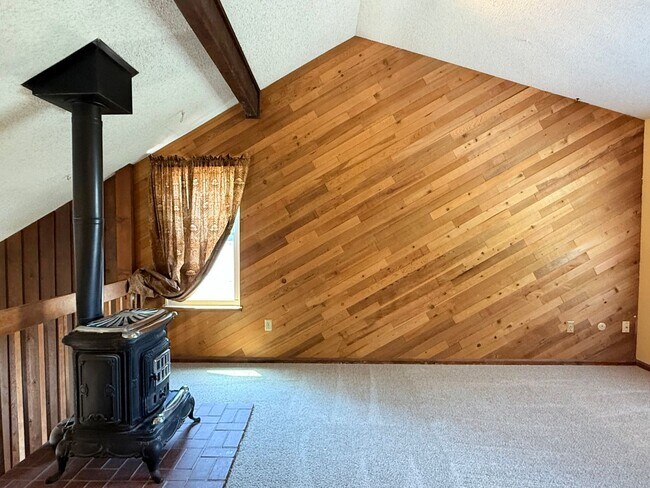 Building Photo - Spacious Home in the Heart of Aurora with ...