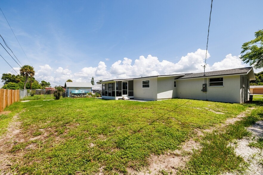 Building Photo - 1840 Bluebird Ln