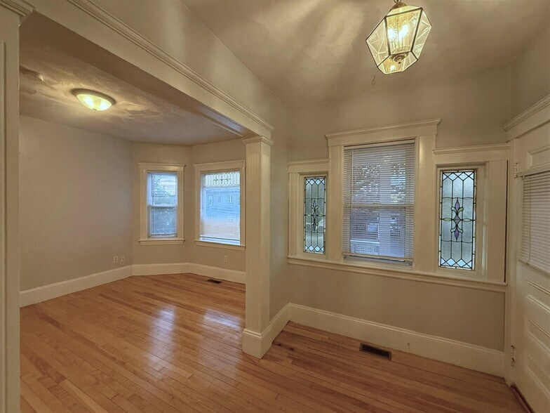 Building Photo - 110 W Quincy St