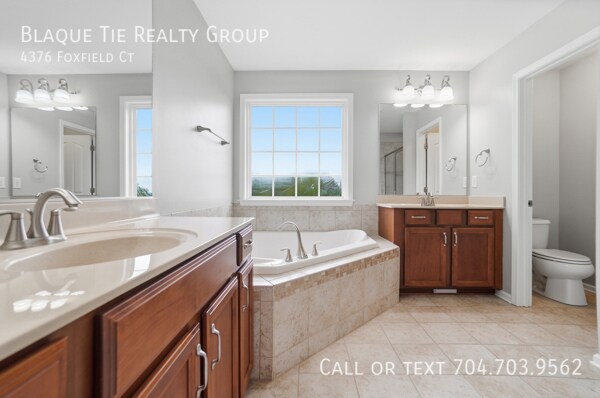 Building Photo - 4376 Foxfield Ct