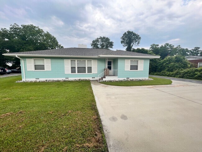 Building Photo - 4Bed/3Bath Renovated Student friendly housing
