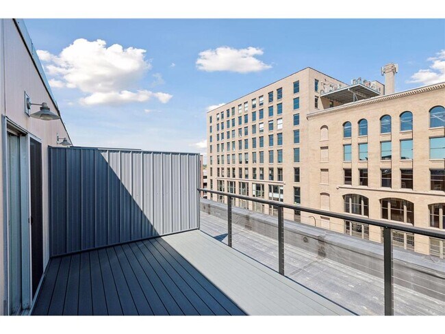 Building Photo - 801 N Washington Ave