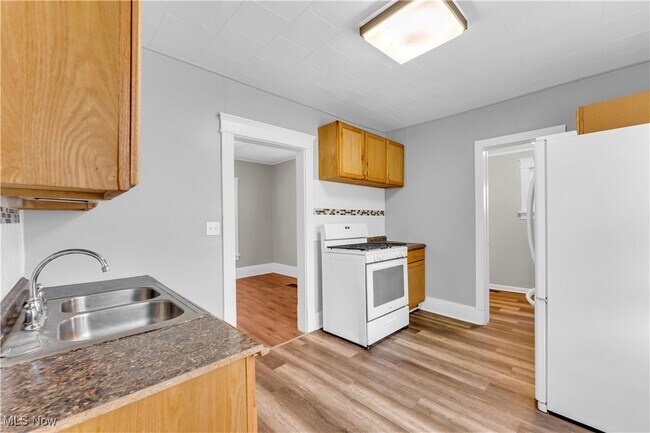 Building Photo - 1296 W Wilbeth Rd