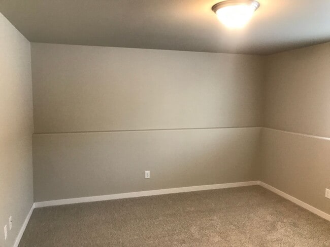 Building Photo - 3 Bed 3 Bath Twin Home
