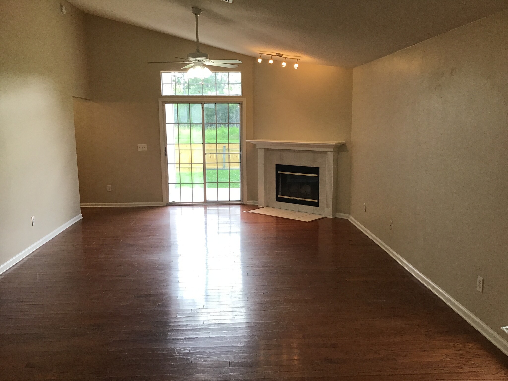 Building Photo - 1530 Roseberry Ct