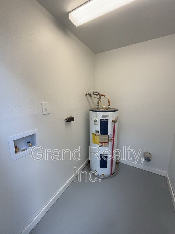 Building Photo - 5385 E Avenida De Golf