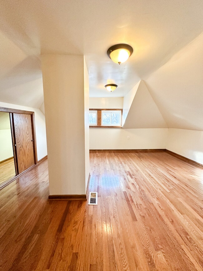 Building Photo - 7532 S Vernon Ave