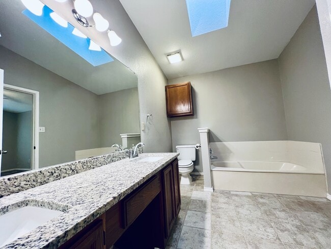 Building Photo - 759 Meadowcreek Ct
