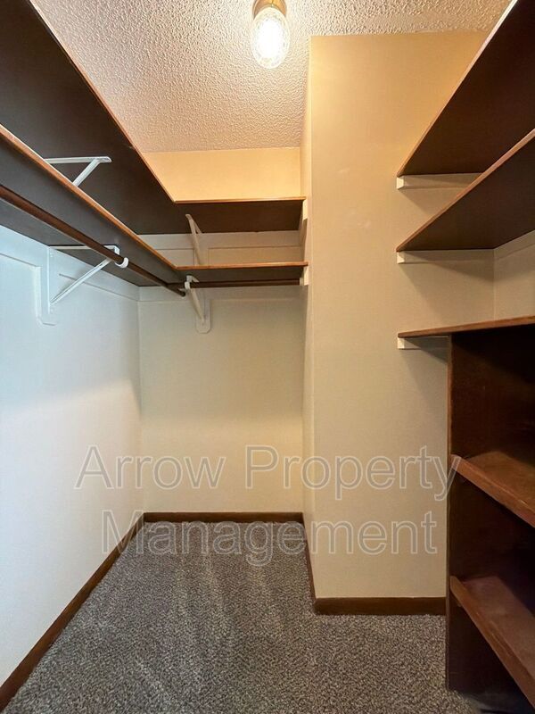 Building Photo - 5547 S 38th St