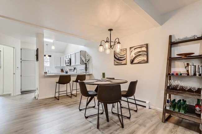 Building Photo - Spacious 3-Level Townhome w/ Private Primary Suite