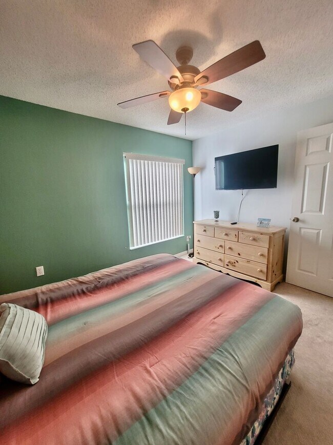 Building Photo - Fully furnished 3 bed 2 bath in beautiful Davenport