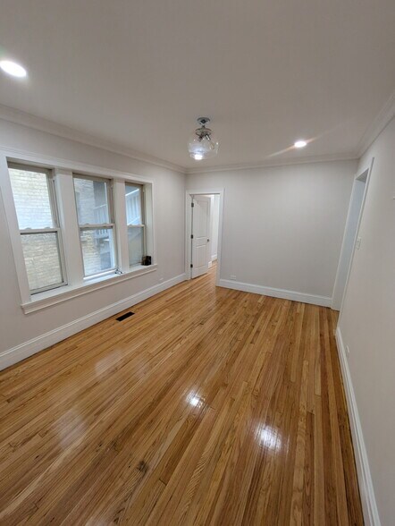 Dining Room - 2337 W Roscoe St