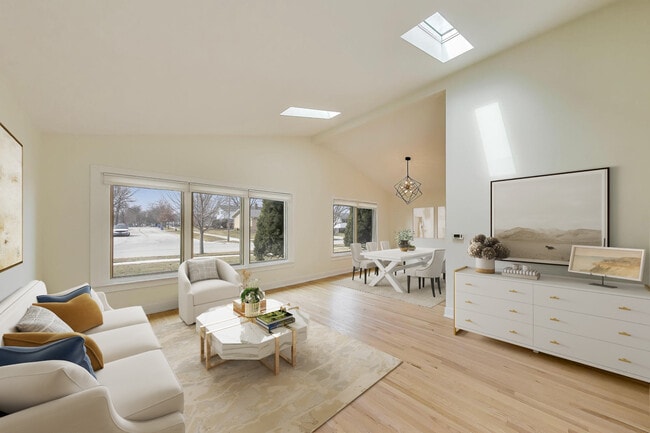 Building Photo - 909 S Waverly Ave