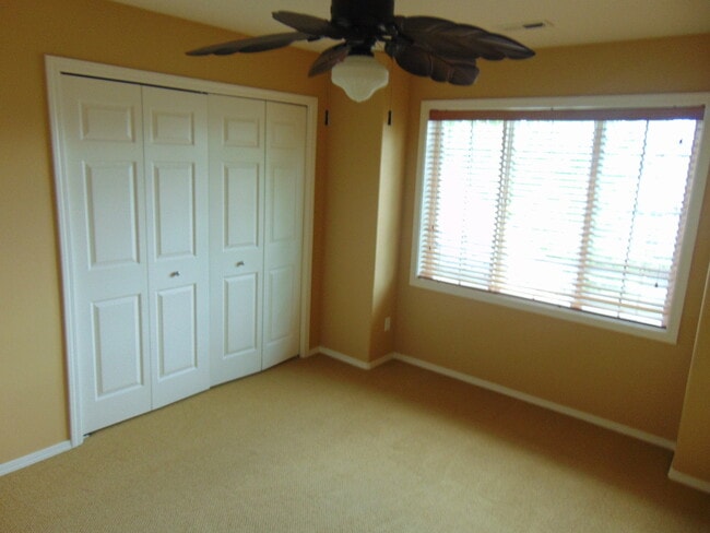Building Photo - Beautiful 5 + bedroom home - In much desir...