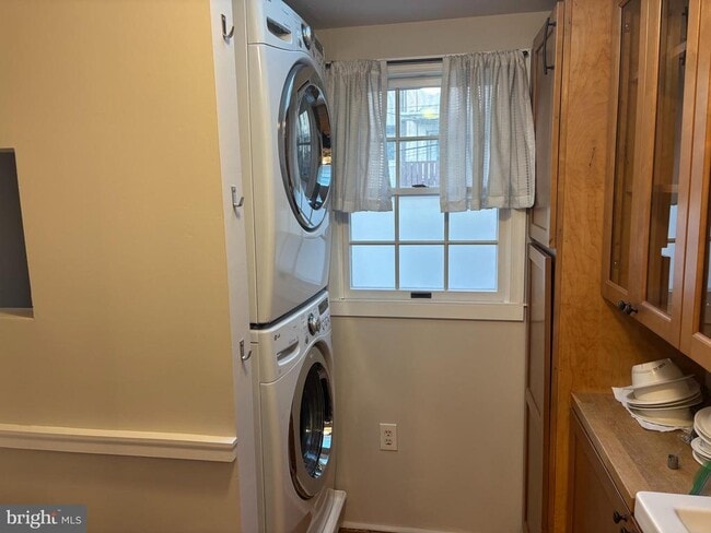 Building Photo - 3423 Vaux St