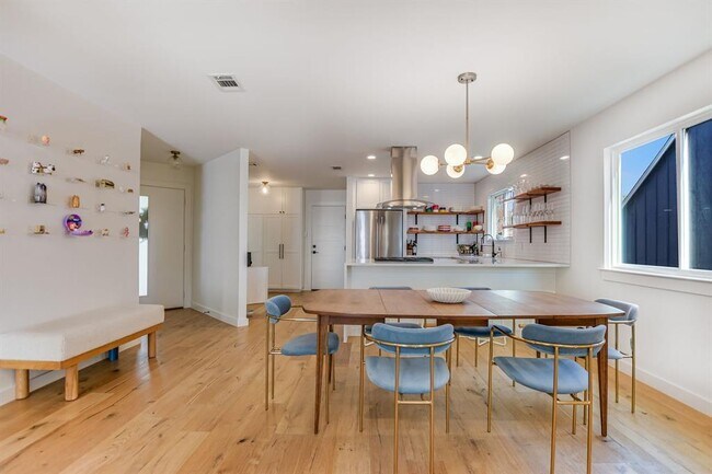 Building Photo - 3705 Alexandria Dr