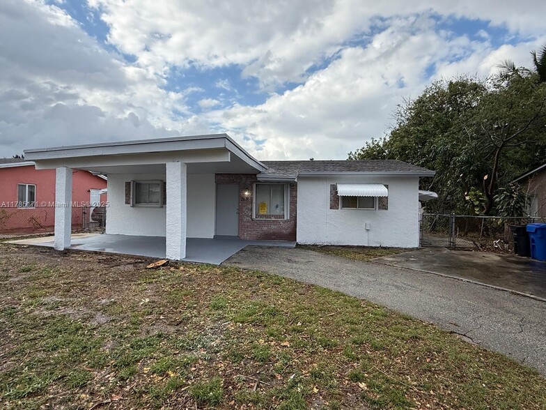 Building Photo - 2631 NW 25th St