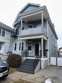 Building Photo - 125 Alton St