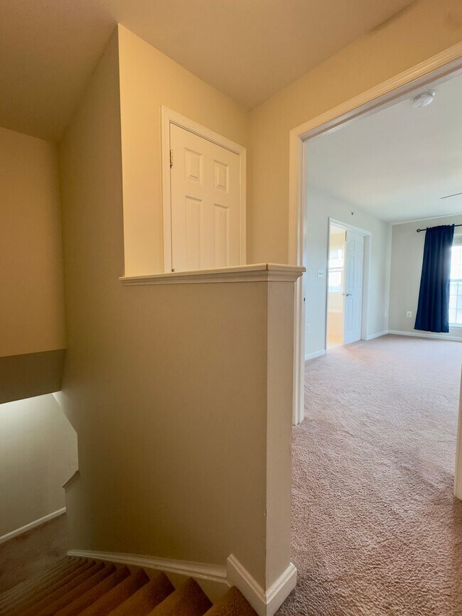 Building Photo - 170 Mohegan Dr
