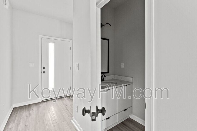 Building Photo - 847 Felix Way