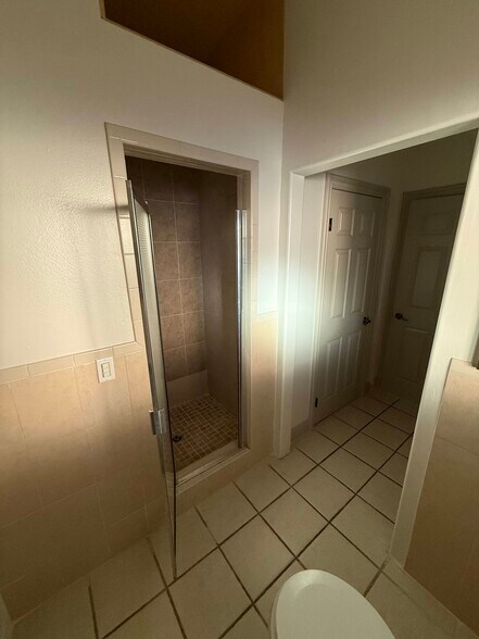 Building Photo - 1645 W 36th Pl