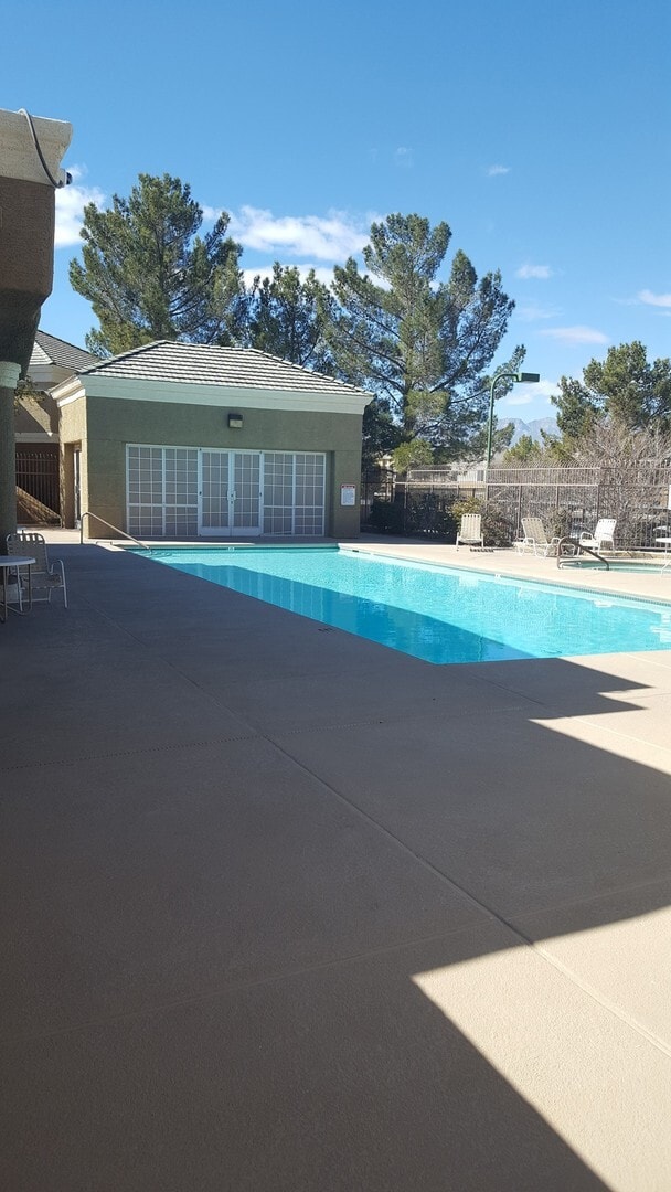 Building Photo - Three Bedroom Southwest Condo, Tile, Ground Floor