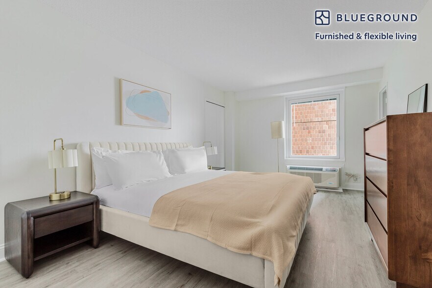 Building Photo - 30 Waterside Plaza