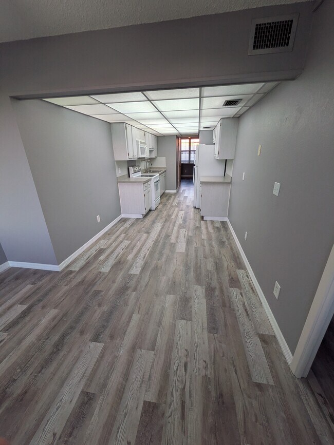 Building Photo - 4710 Bay St NE