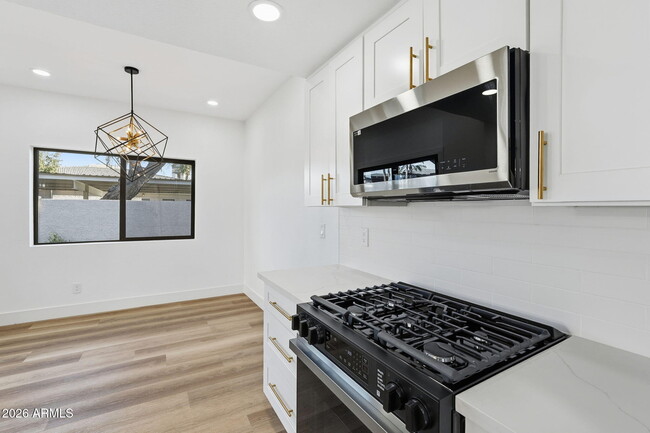 Building Photo - 2029 N Sunset Dr