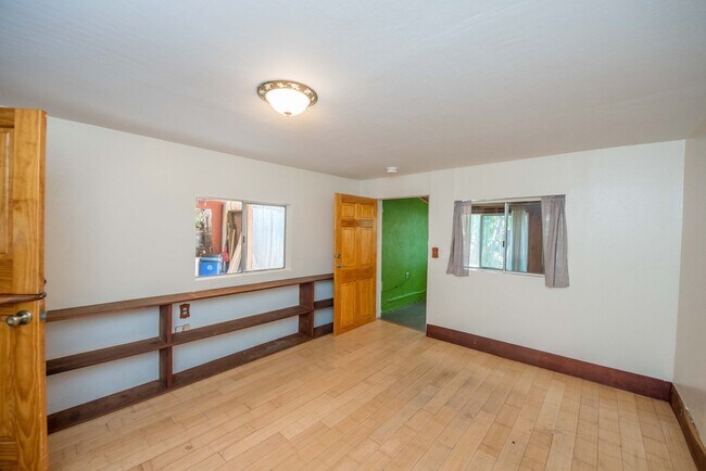 Building Photo - 2599 Huntington Dr