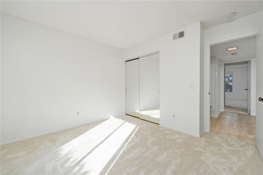 Building Photo - 26342 Forest Ridge Dr