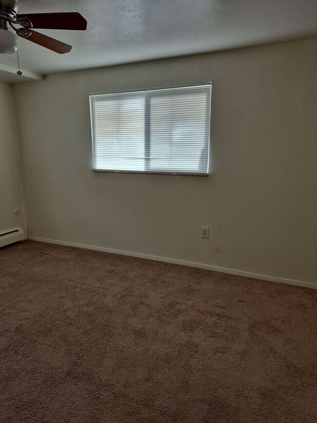 Building Photo - Quiet 2BR Garden-Level Near Mines & Downto...
