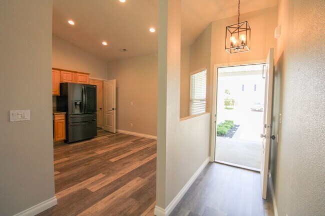Primary Photo - 3 bedroom, 2 bathroom home in Middleton!