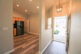 Building Photo - 3 bedroom, 2 bathroom home in Middleton!