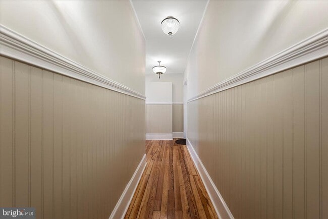 Building Photo - 402 S Loudoun St