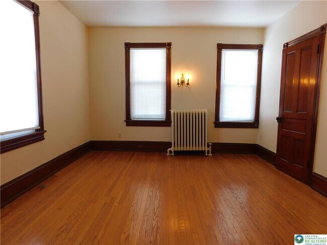 Building Photo - 300 S 9th St