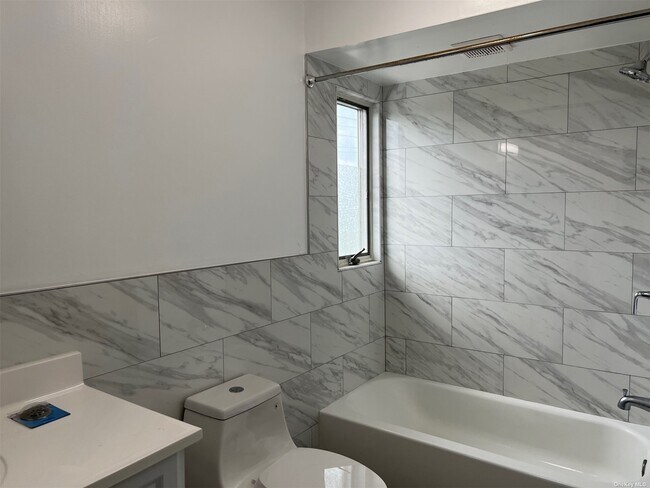 Building Photo - 4 Albergo Ct