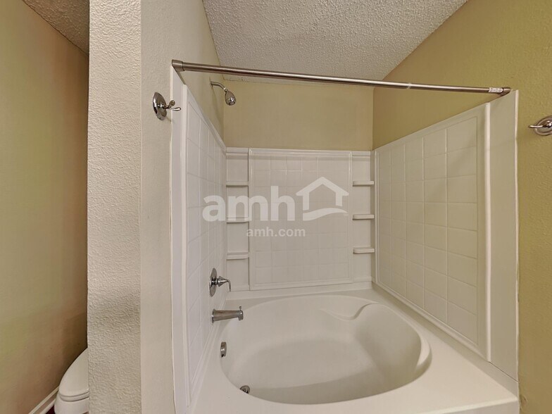 Building Photo - 13993 Meadow Lake Dr