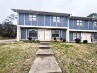 Building Photo - 1800 Labette Manor Dr