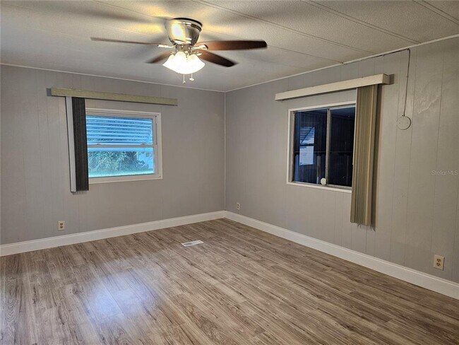 Building Photo - 354 Ivanhoe Cir